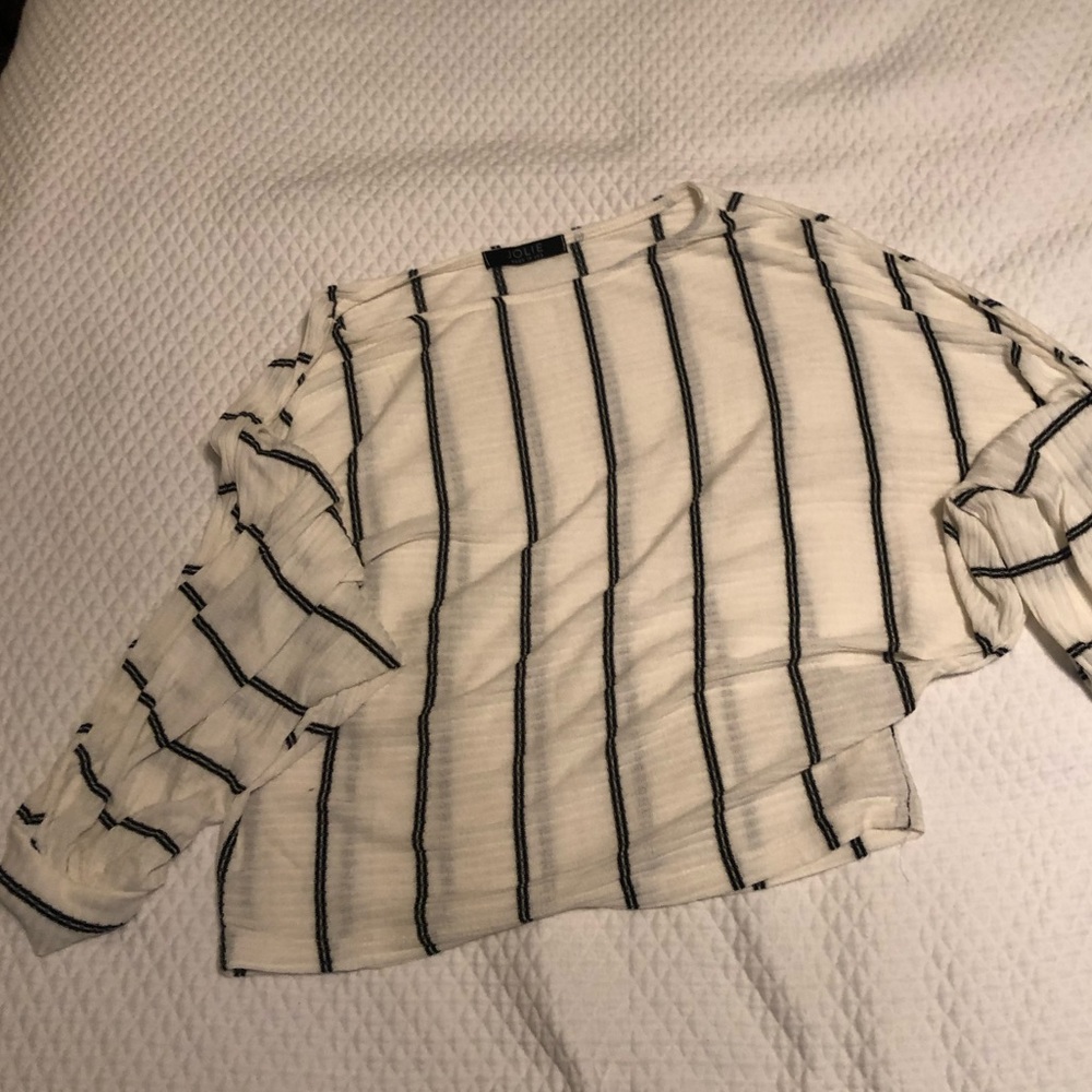 Crop black and white crop sweater